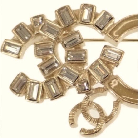 CHANEL Rare 09A Rhinestone Crystal Emerald Cut Diamond💎 Gems CC Pin Brooch Belt - Picture 9 of 10